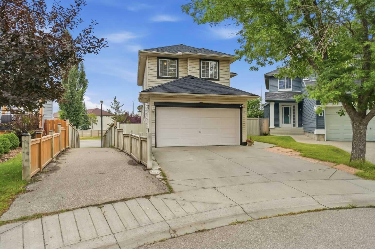 52 Douglas Glen Crescent SE, Calgary, AB, T2Z 3M6