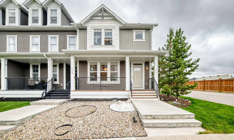 156 South Point Court SW