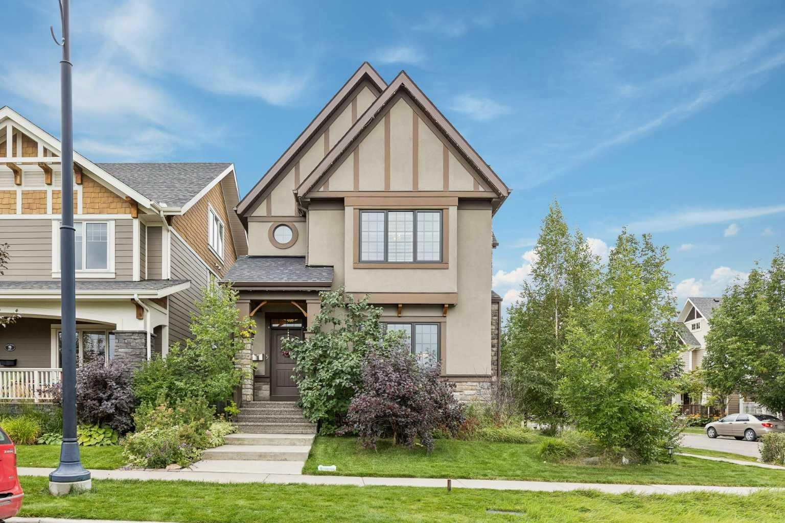 5 Mary Dover Drive SW, Calgary, AB, T3E 7A4