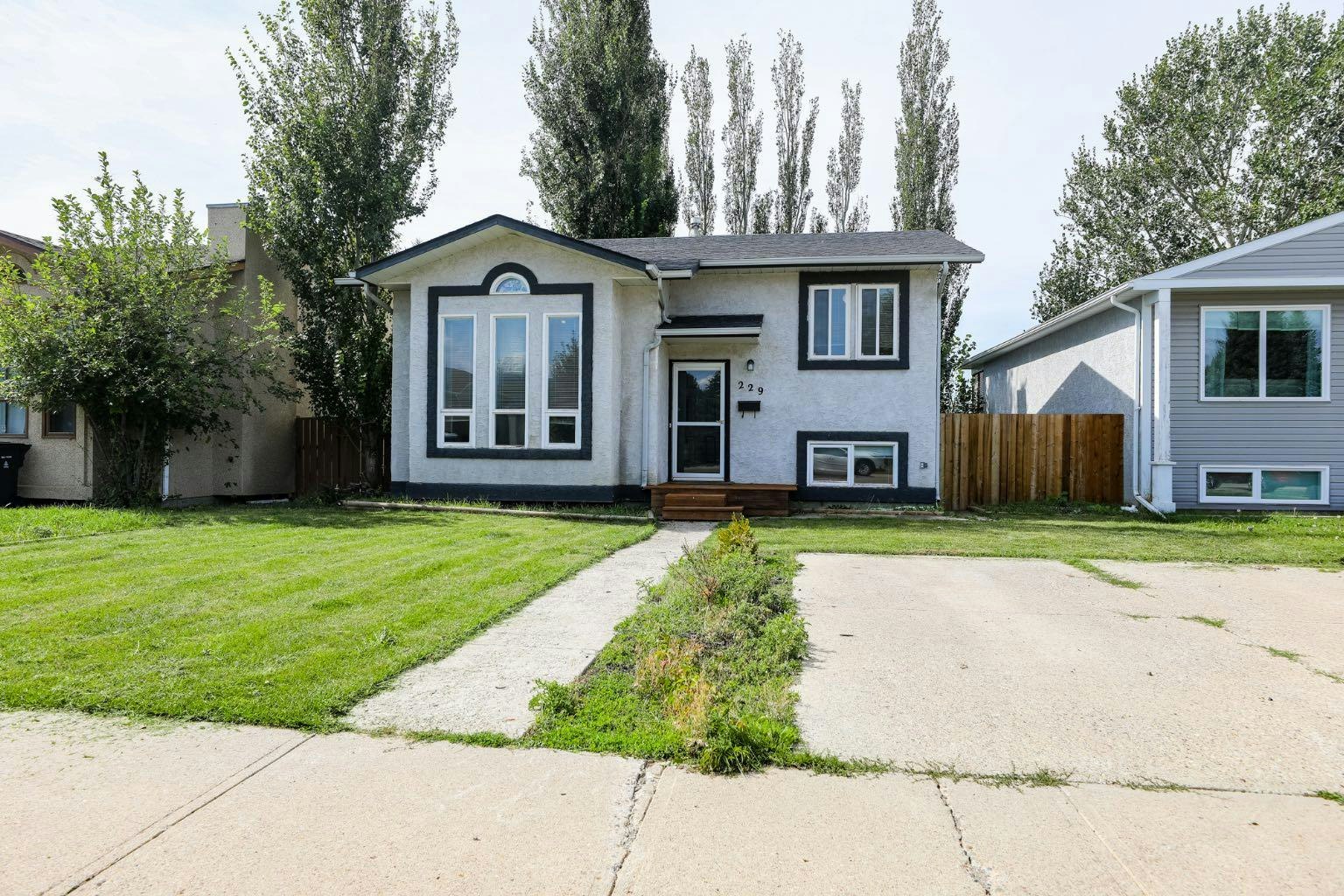 229 Mt Blakiston Road W, Lethbridge, AB, T1K 6M3