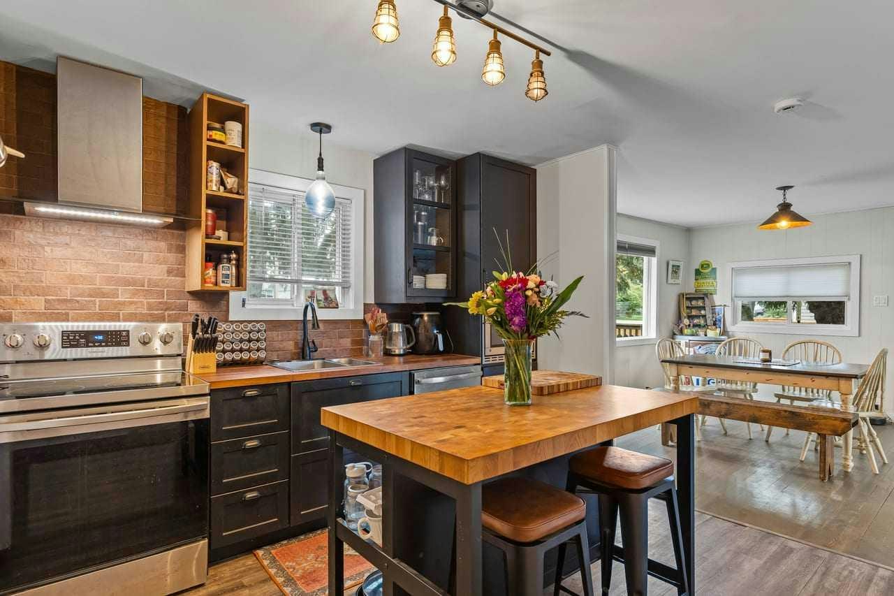 210 Royalties Crescent, Foothills County, AB, T0L 1H0