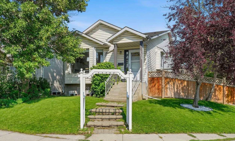 271 Erin Meadow Close SE