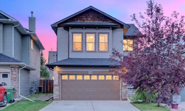 380 Royal Oak Heights NW