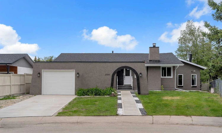 2930 Oakmoor Crescent SW