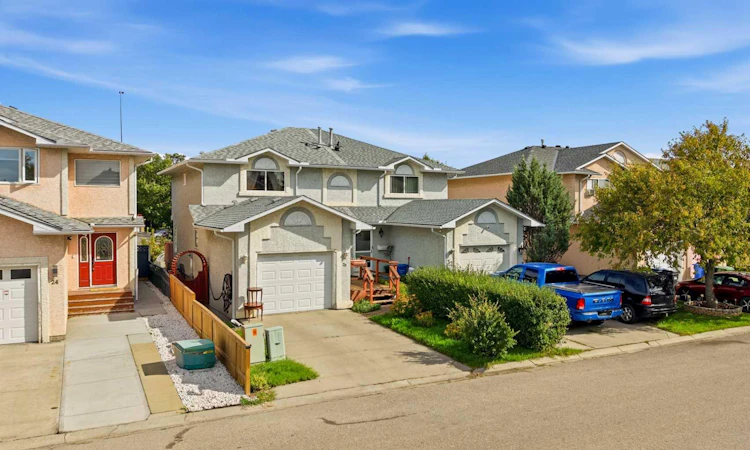 28 Martinglen Way NE