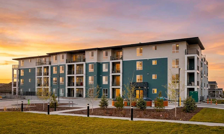 1204-47 Creekview Gardens SW