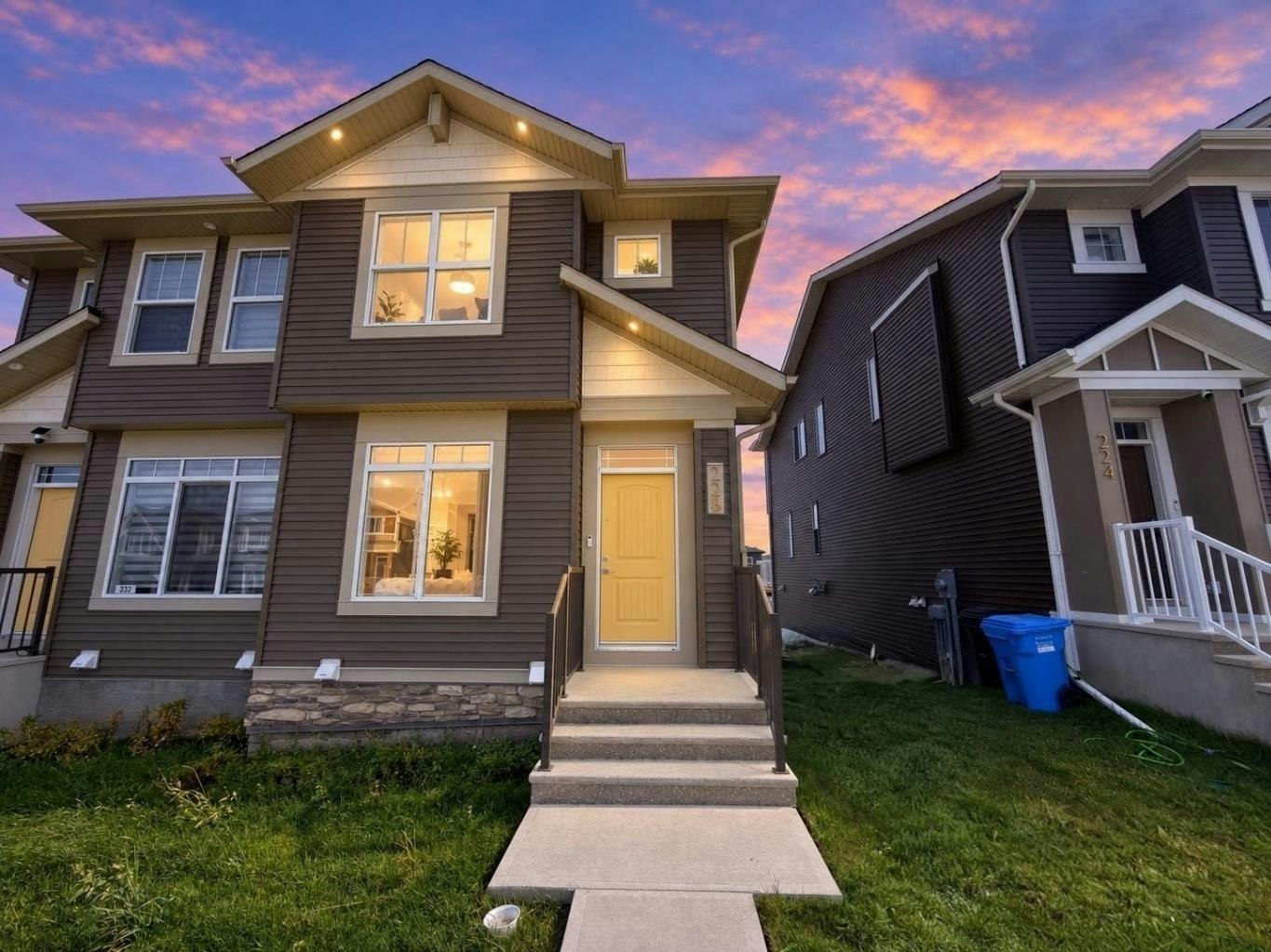 228 Annette Villas NW, Calgary, AB, T3R 2K6