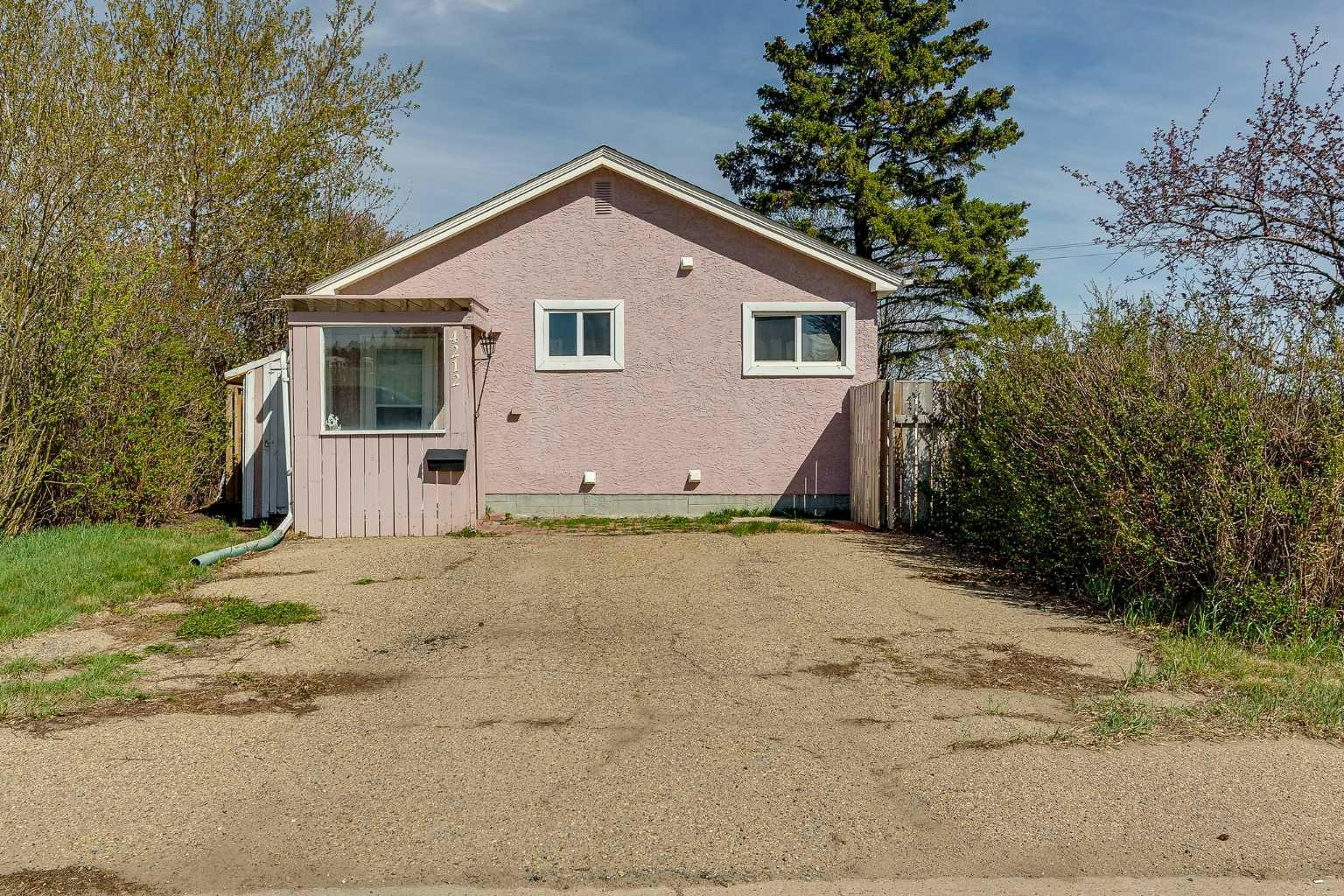 4212 C + E Trail, Lacombe, AB, T4L 1V8