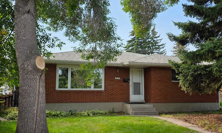4215 Villa Crescent NW