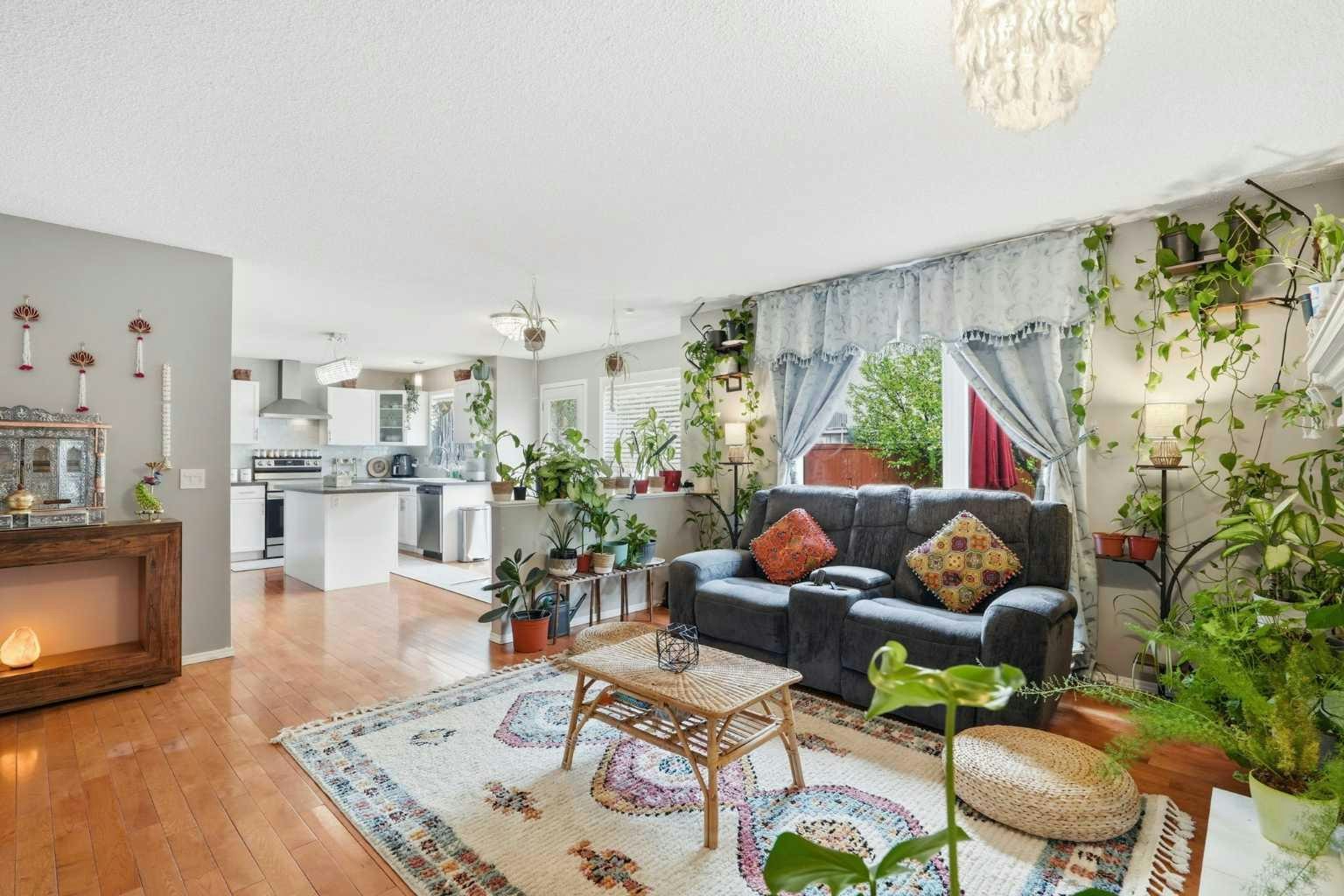 49 Shawbrooke Close SW, Calgary, AB, T2Y 3A5 - 6