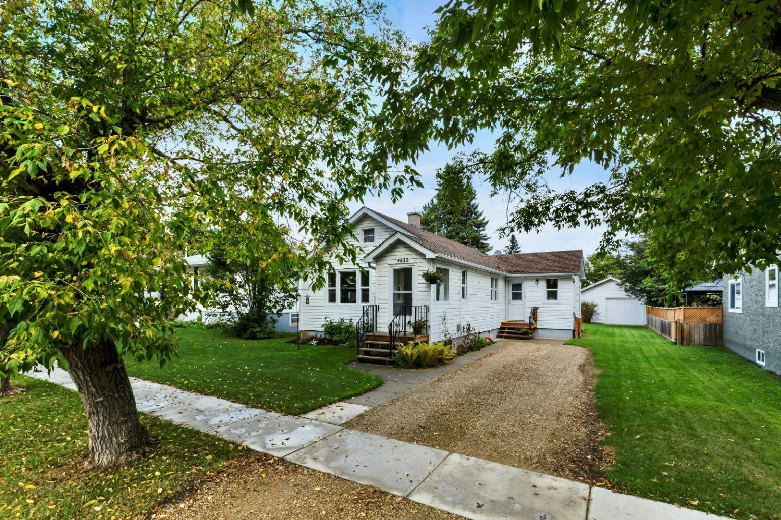 4832 53 Avenue, Eckville, AB, T0M 0X0