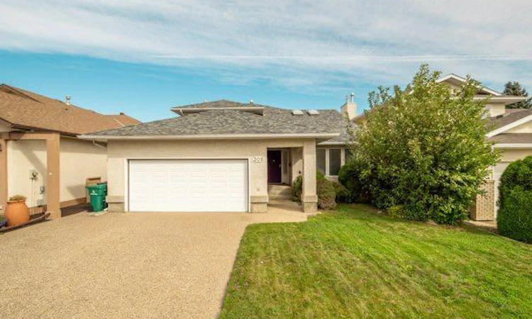 309 Coachwood Point W