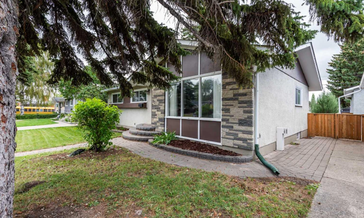 23 Arbour Crescent SE