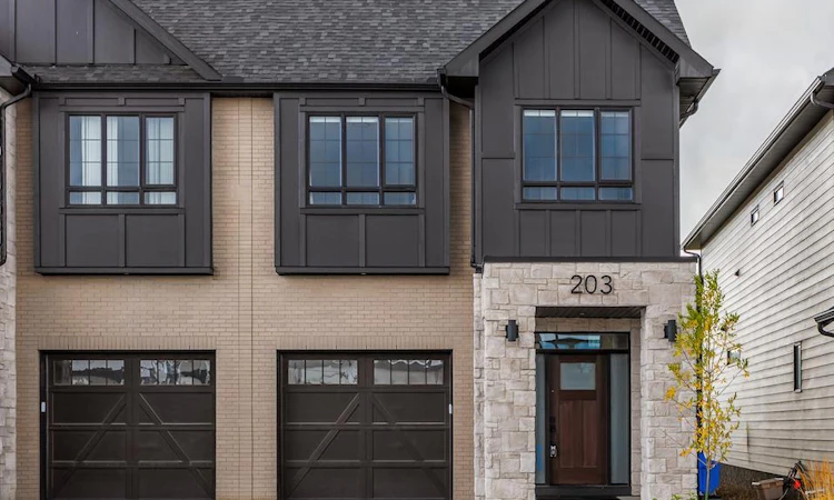 203 Greenwich Drive NW