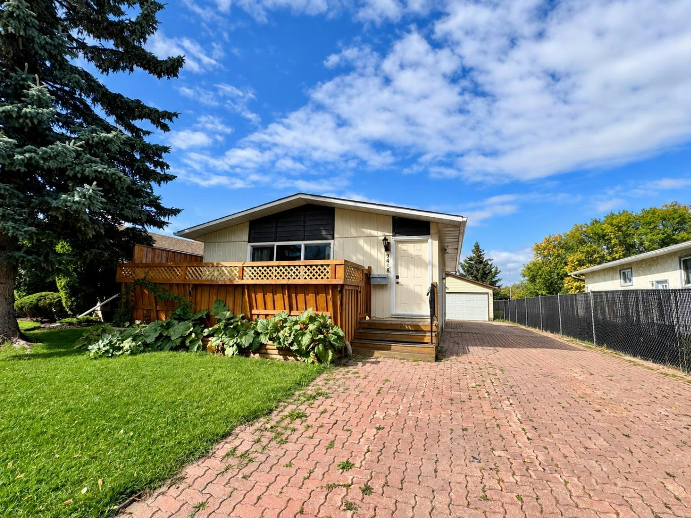 9418 80 Avenue, Grande Prairie, AB, T8V 5J4
