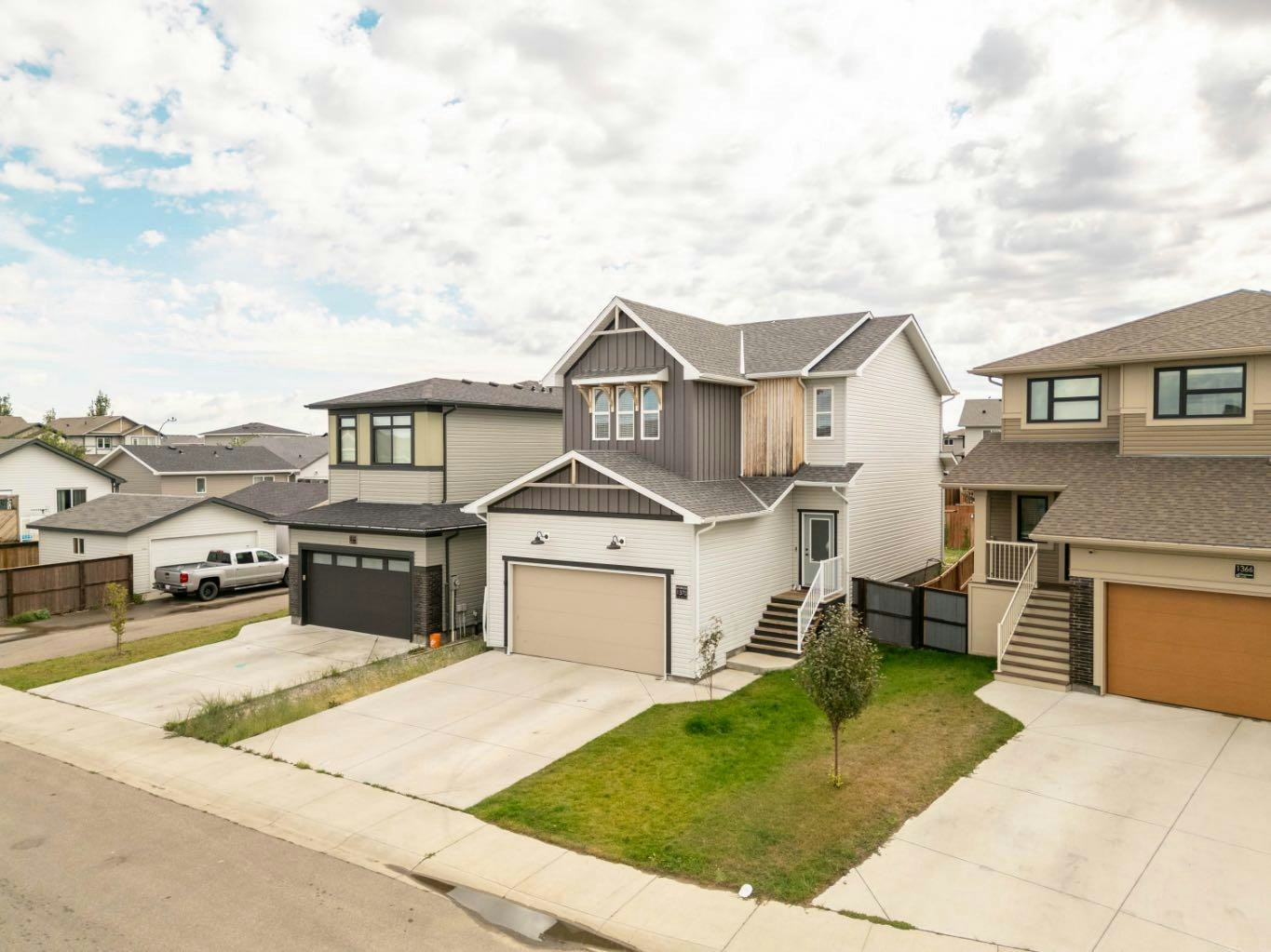 1370 Pacific Circle W, Lethbridge, AB, T1J 5V3