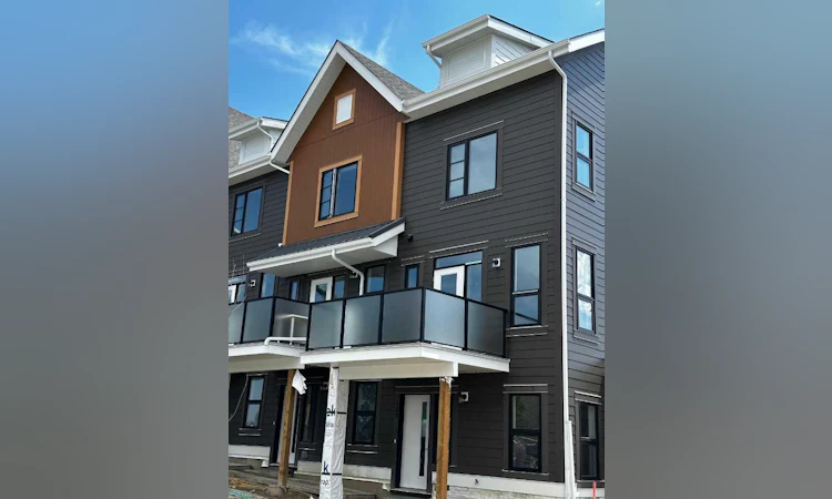 102 Livingston Common NE