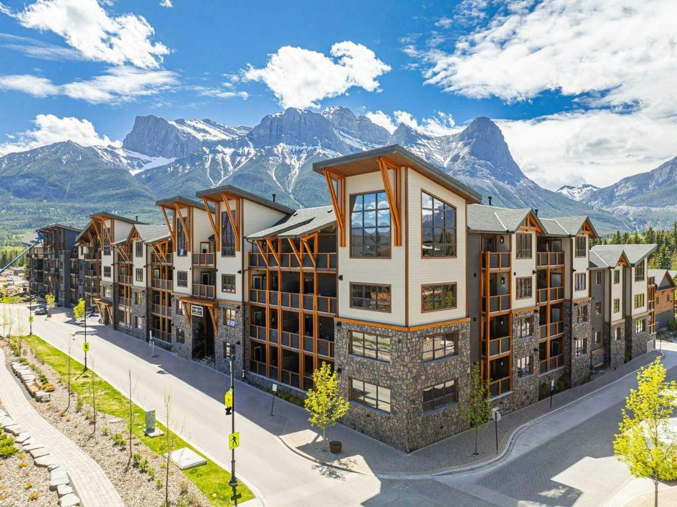 208-905 Spring Creek Drive, Canmore, AB, T1W 0L9