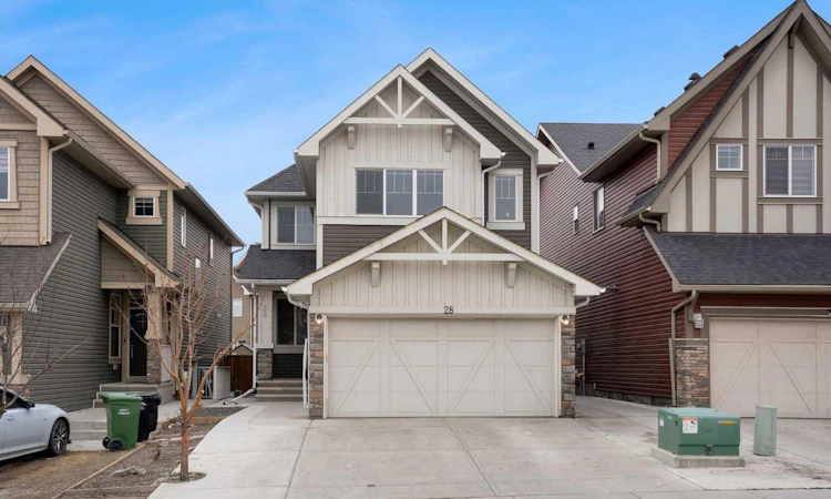 28 Saddlelake Common NE