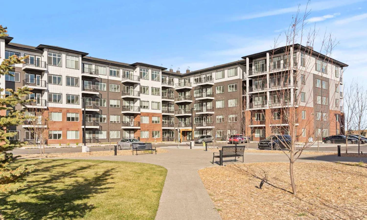 2212-395 Skyview Parkway NE