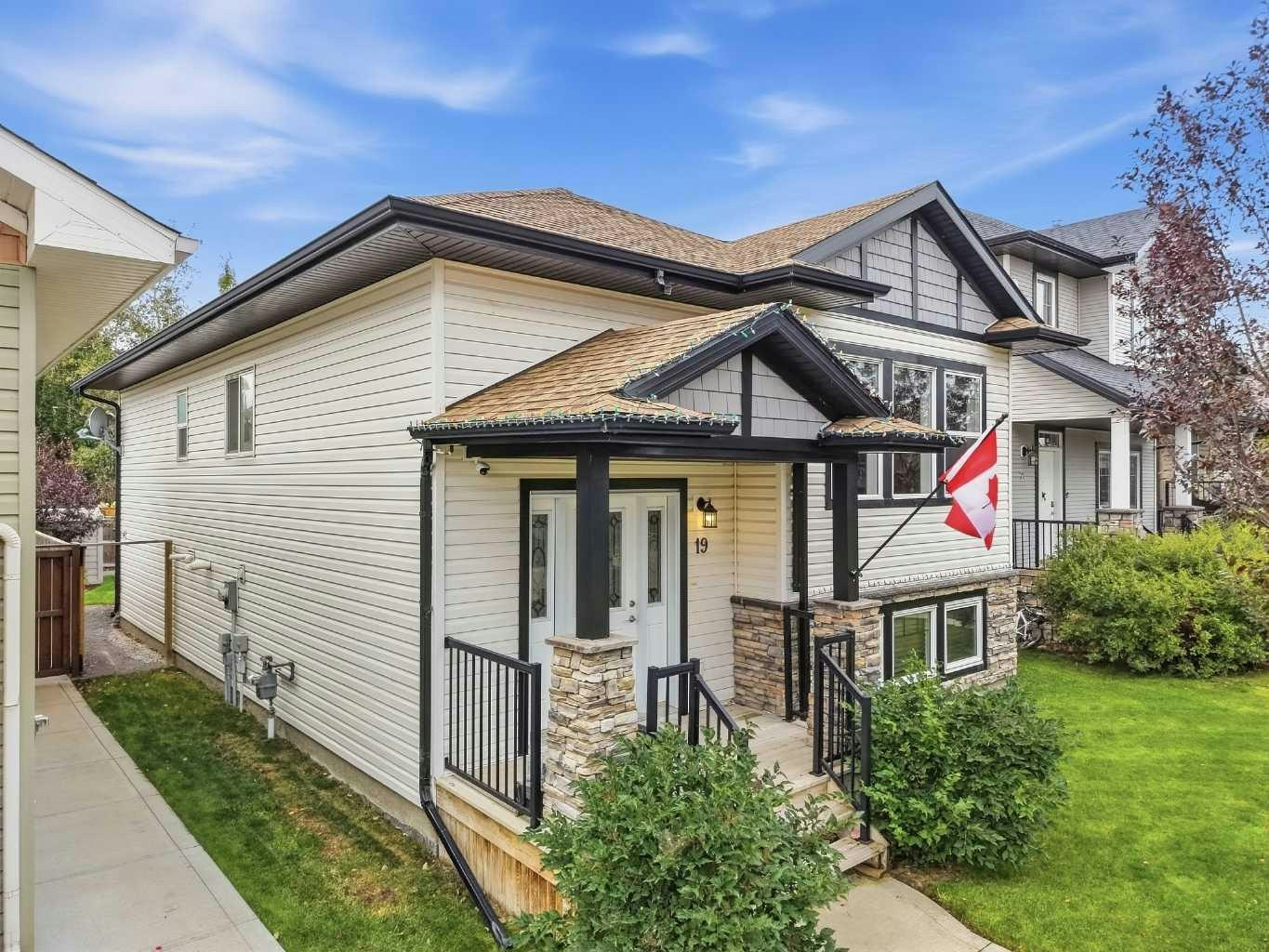 19 Regatta Way, Sylvan Lake, AB, T4S 0E8