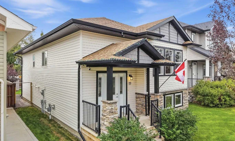 19 Regatta Way