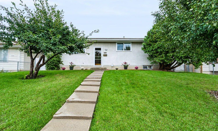 1012 Raynard Crescent SE