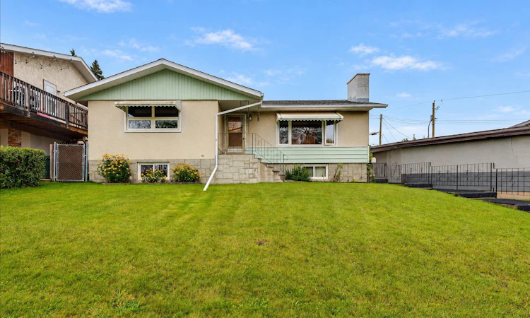 5005 42a Street Close
