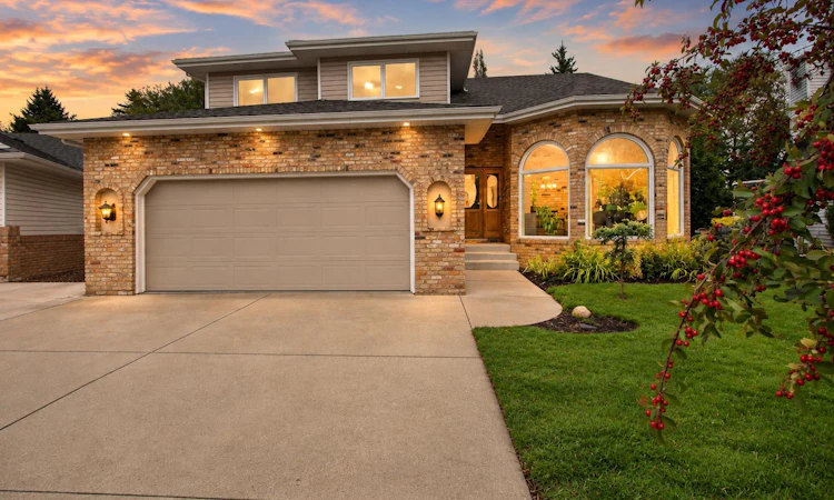 101 Dickenson Crescent