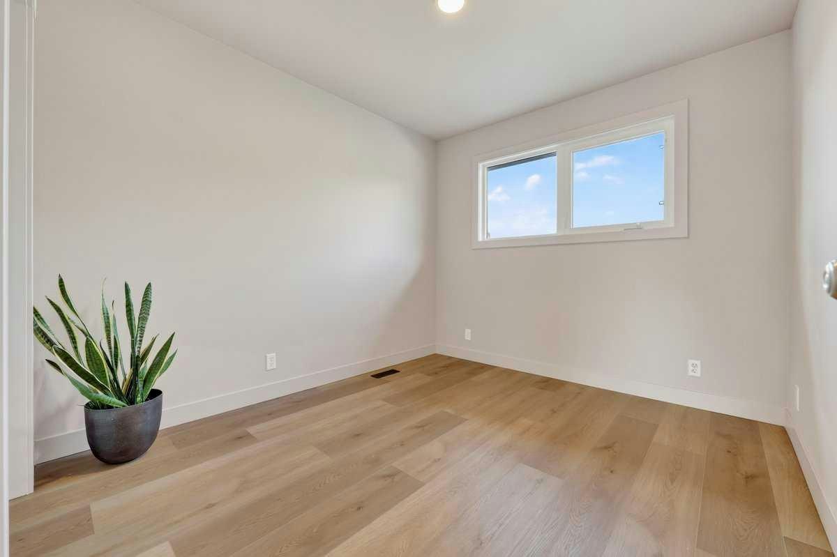 2837 29 Street SW, Calgary, AB, T3E 2K7 - 29
