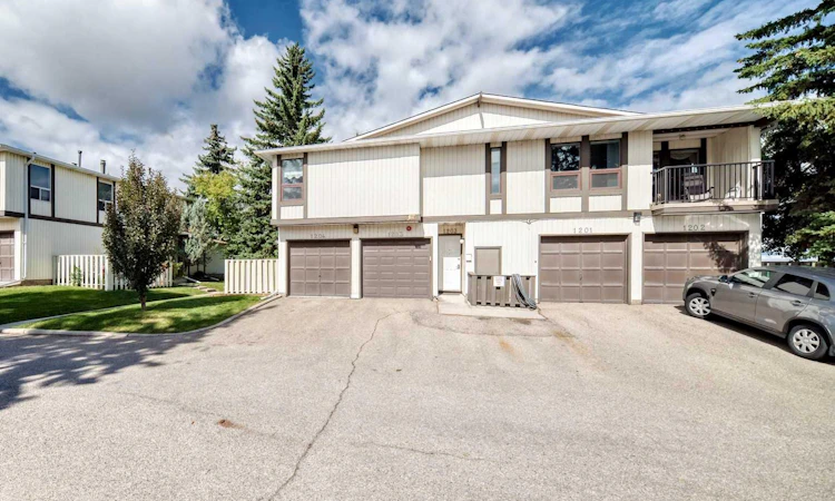1204-544 Blackthorn Road NE