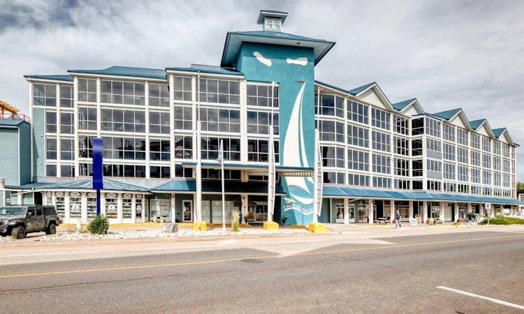 508-5100 Lakeshore Drive