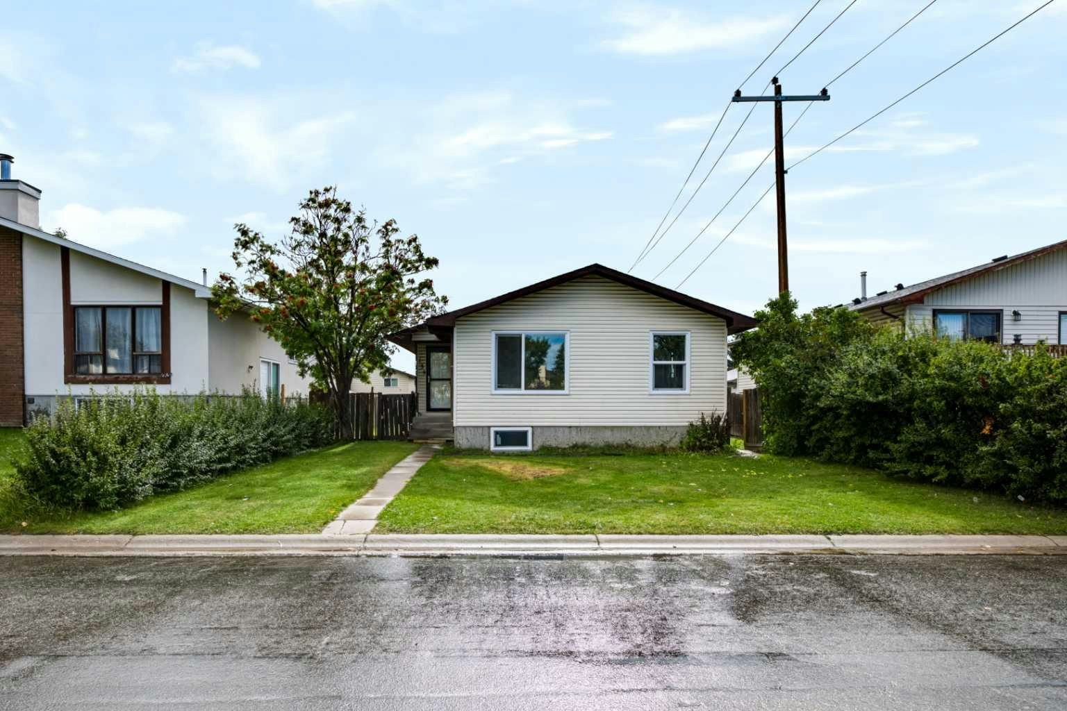 139 Falsby Road NE, Calgary, AB, T3J 1B7