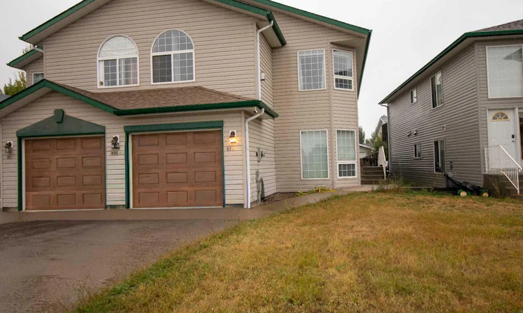 818 Red Crow Boulevard W