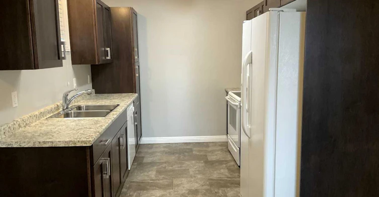 B-7411 29 Street, Lloydminster City West, AB, T9V 3N1 - 7