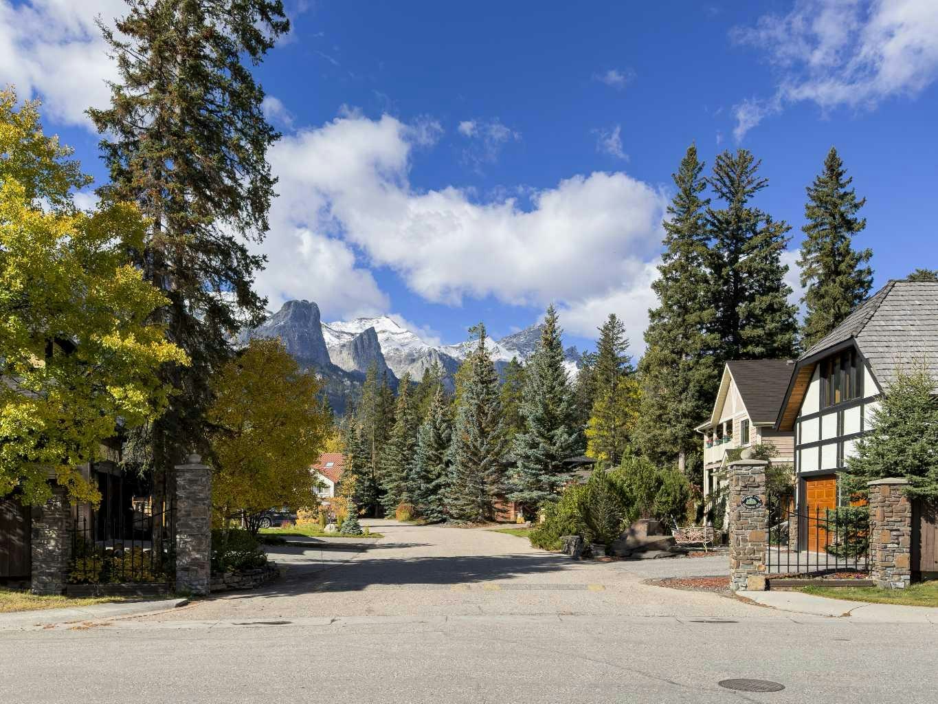 12 Woodside Lane, Canmore, AB, T1W 1T1