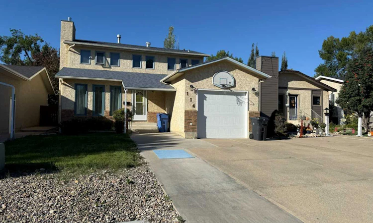 114 Red Crow Boulevard W