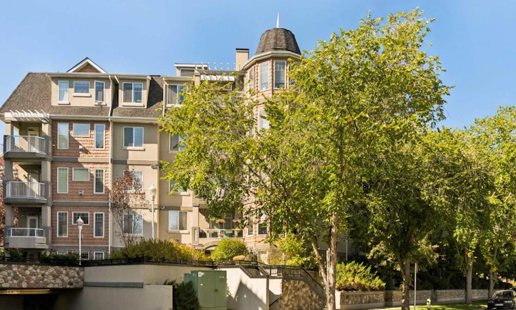 310-2411 Erlton Road SW