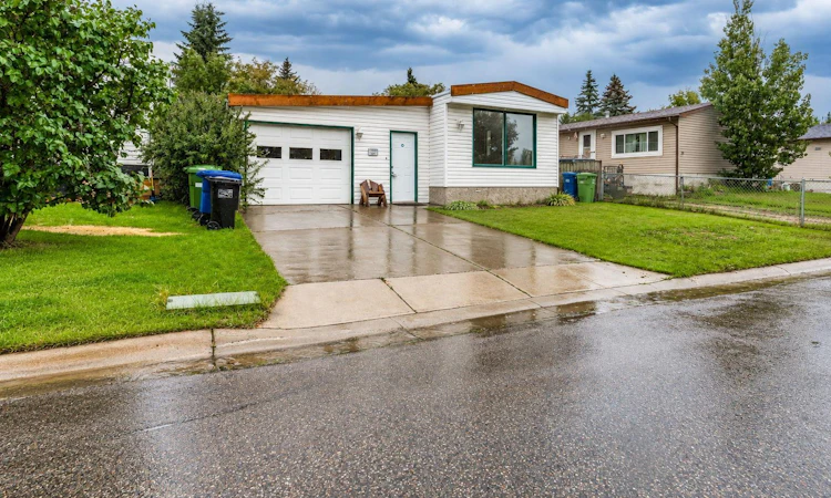 24 Spring Haven Close SE