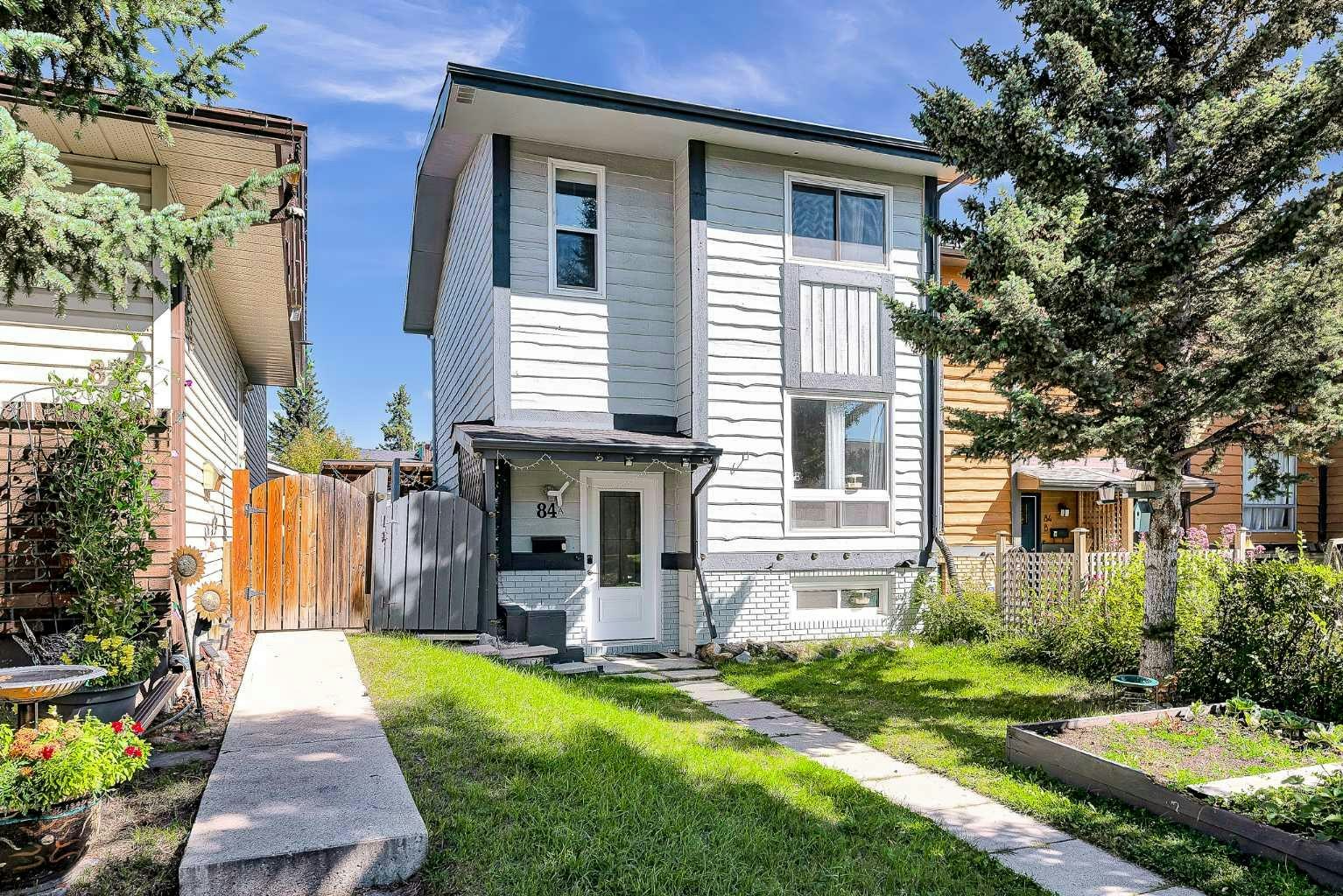 84a Cedarwood Hill SW, Calgary, AB, T2W 3H5