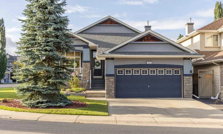 16 Royal Oak Heights NW