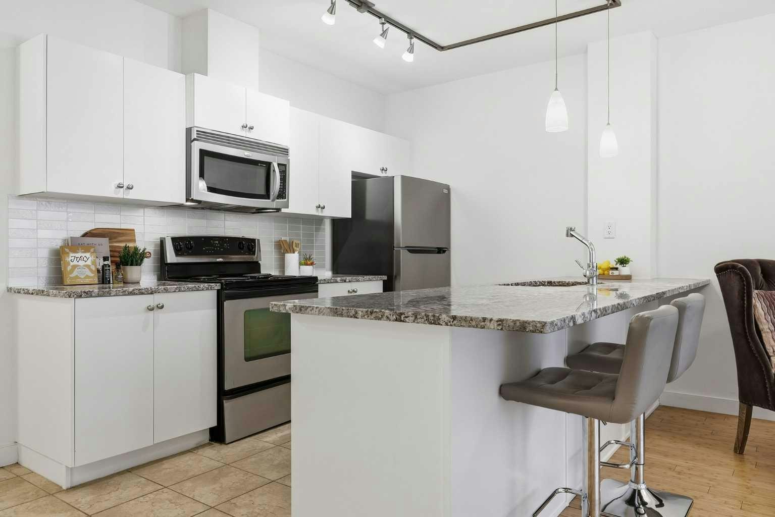 210-328 21 Avenue SW, Calgary, AB, T2S 0G8