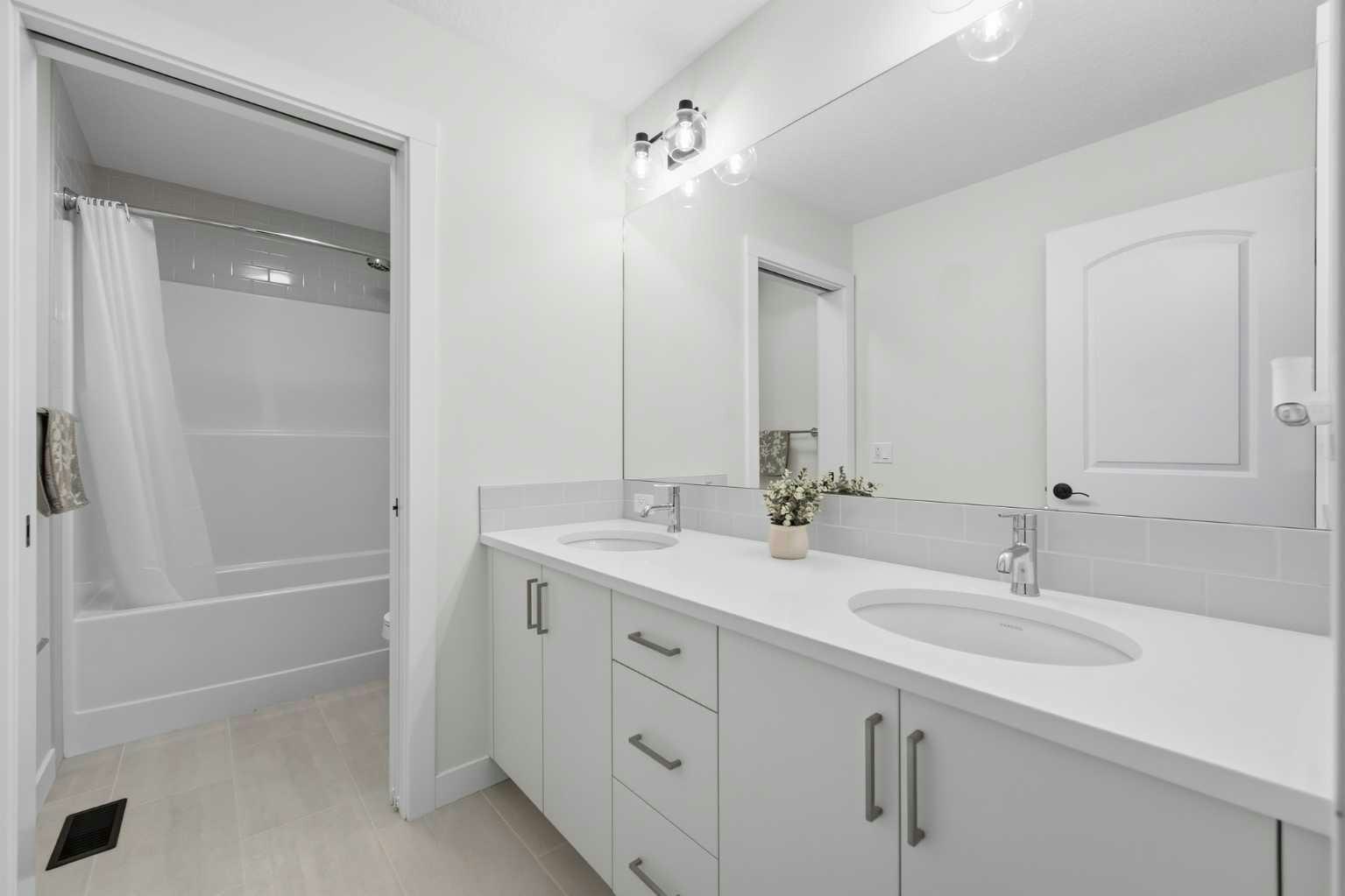 93 Rochester Way NW, Calgary, AB, T3L 0J6 - 32
