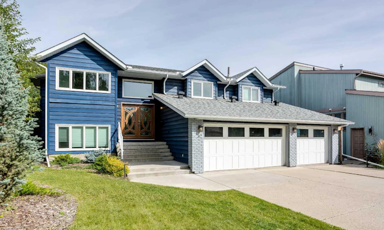 32 Bow Village Crescent NW
