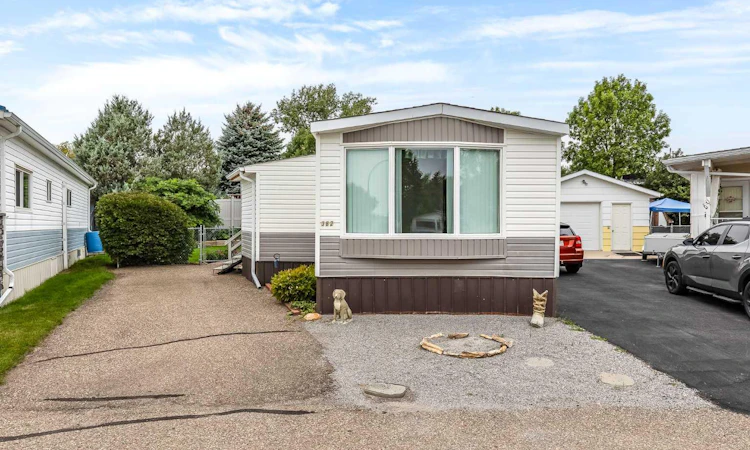 382 Belanca Crescent SW