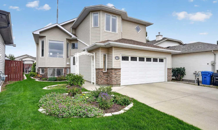 507 Lynx Crescent N