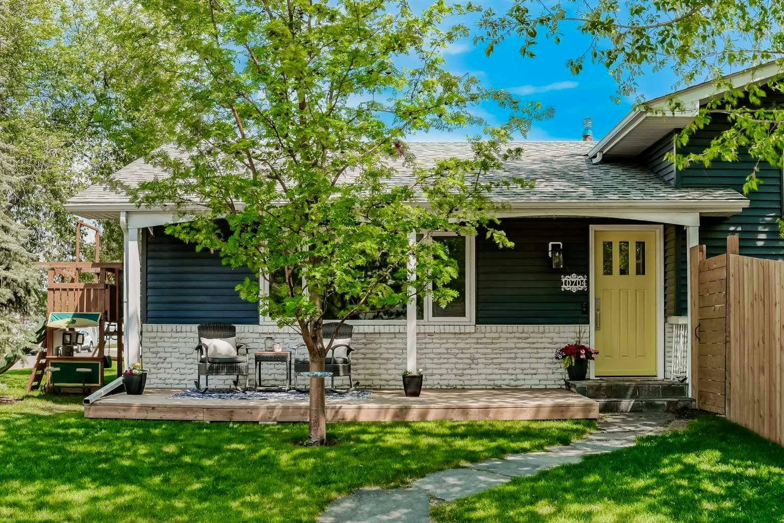 10704 Maplecrest Road SE, Calgary, AB, T2J 1X9