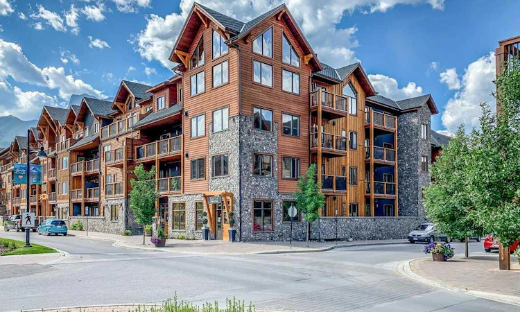 401-707 Spring Creek Drive