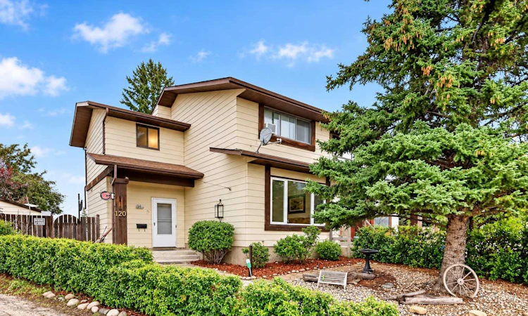 120 Aboyne Place NE