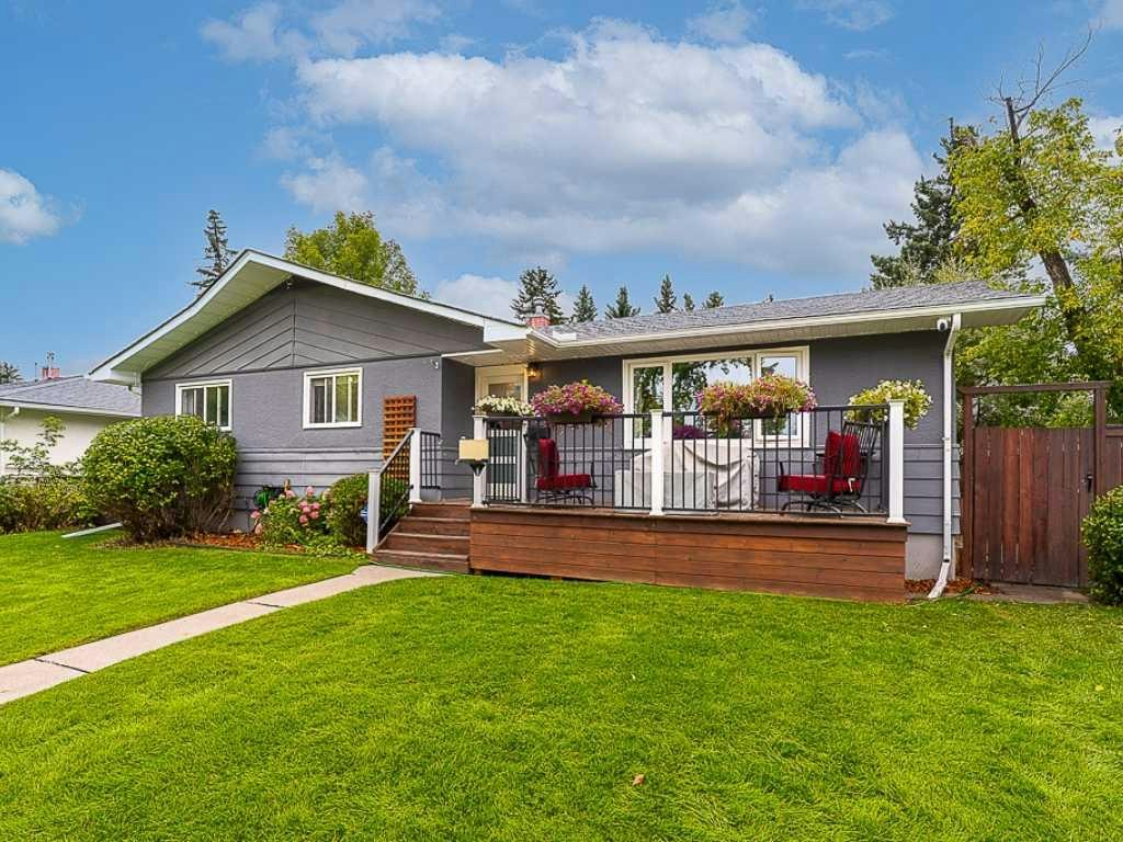 44 Winchester Crescent SW, Calgary, AB, T3C 2T8